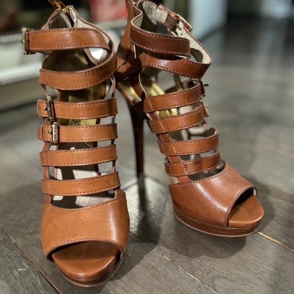 Michael Kors Size 8.5M Camel - Picture 1 of 4